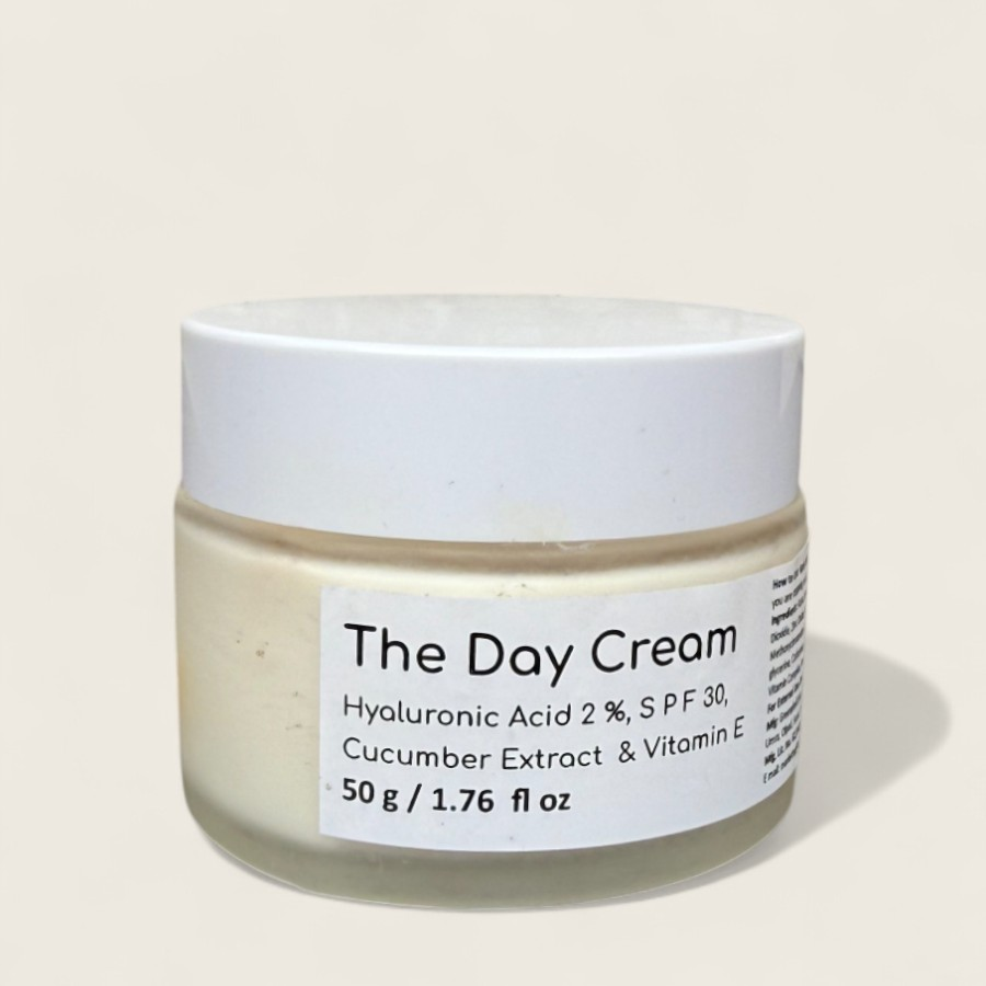 THE DAY CREAM 50 Gram: Aloweda Day Cream SPF 30 + Hyaluronic Acid + Vitamin E